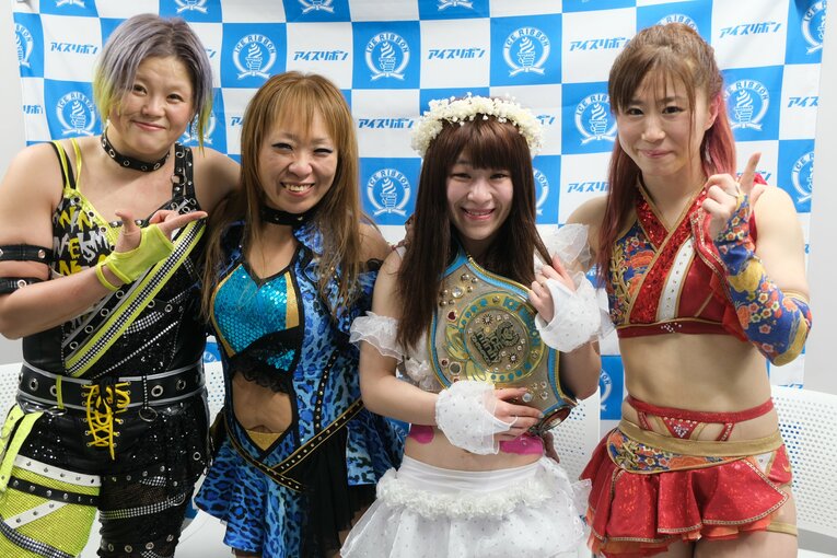 右から藤本、つくし、ハム子、高橋奈七永　©Norihiro Hashimoto