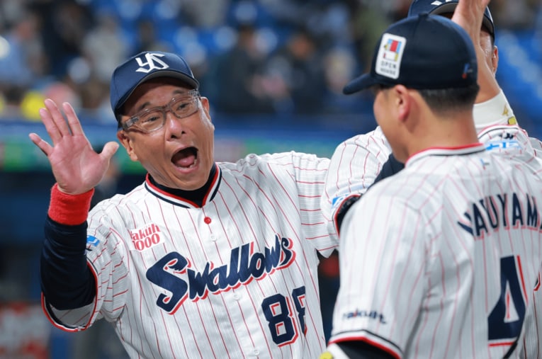 12球団最年長の新人監督・池山隆寛（60歳） ／ photograph by Sankei Shimbun