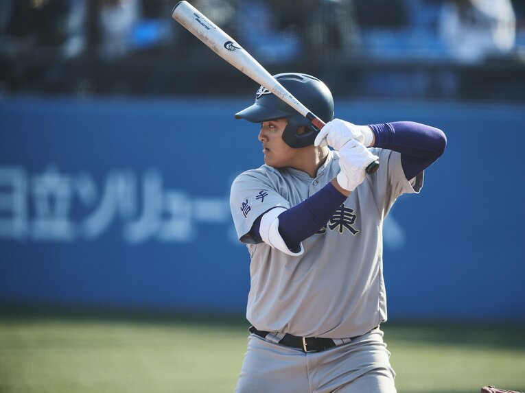 麟太郎の豪快な打撃フォーム1 ©Yuki Suenaga