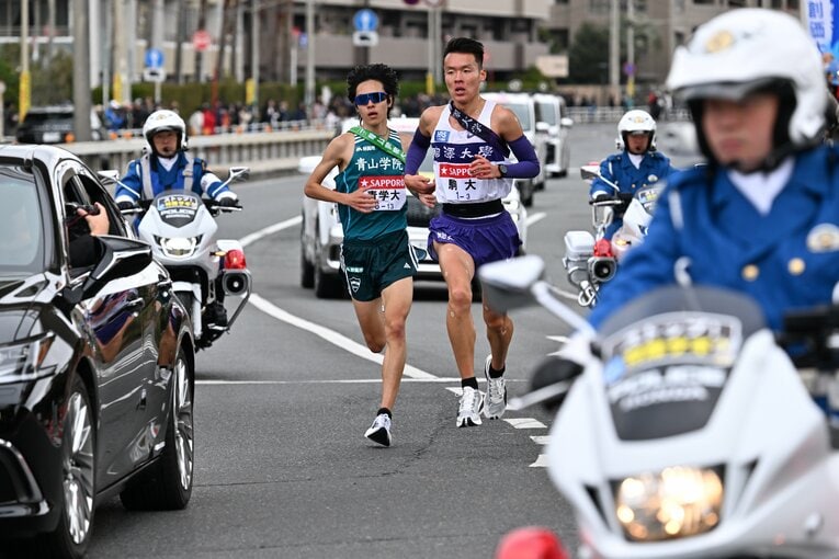 第100回箱根駅伝、3区では青学・太田と駒澤・佐藤の激しい競り合いになった　©Naoya Sanuki
