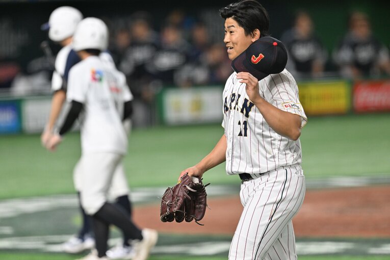 日韓戦でホッとした表情を見せる今永　©Naoya Sanuki