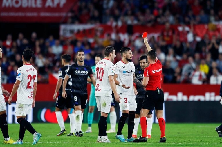 久保建英「脱臼ケガ明け緊急出場」を撮った…W杯へ頼もしい攻撃力と“激論”、気になるのは“ほぼ90分プレー時の疲労感”(21)