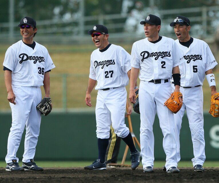 中日時代の（左から）小笠原道大、谷繁元信兼任監督、荒木雅博、和田一浩　©JIJI PRESS