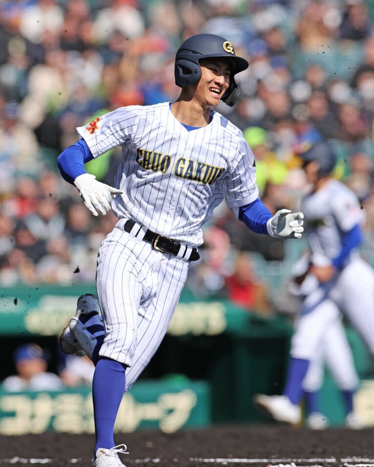 中央学院高のショート・颯佐心汰。抜群の運動能力を誇る　©JIJI PRESS