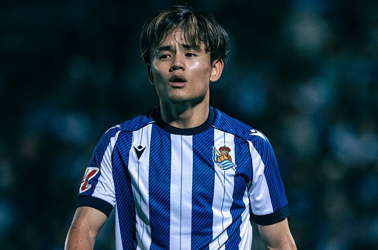 25日に行われたレアル・ソシエダvs横浜FCでの久保建英。ソシエダの胸スポンサーには「YASUDA」の文字がなかった　©Takuya Sugiyama