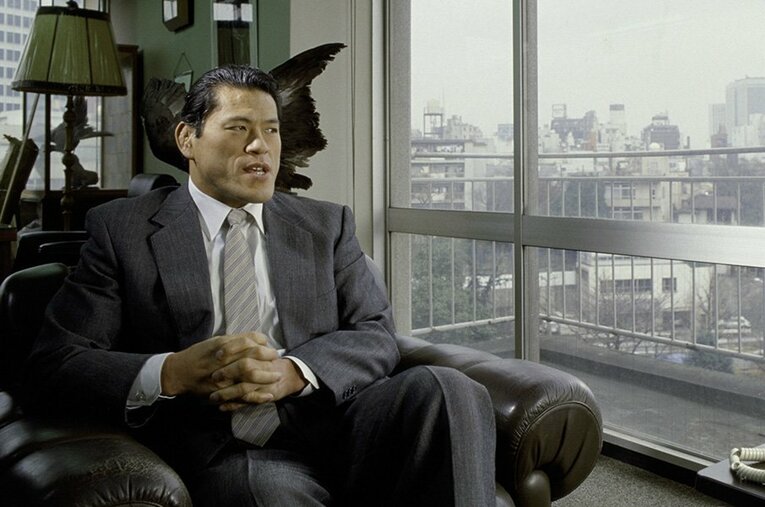 燃える闘魂アントニオ猪木。他のプロレスラーを通して見る彼のスタイルとは？ ／ photograph by Sports Graphic Number