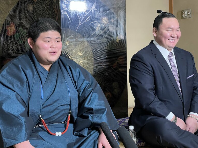 宮城野親方（元横綱白鵬）と落合　©JIJI PRESS