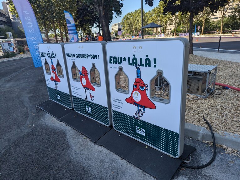 競技会場近くに設けられたウォーターサーバー　©Yu Saito