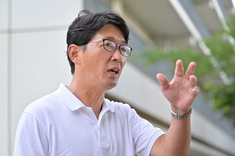 桐朋中高で6年間豊田を指導した外堀先生。かつては走高跳で日本2位の実績を持つ　©Hideki Sugiyama