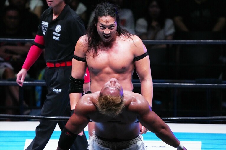 余裕の笑みを浮かべる竹下幸之介　©Essei Hara