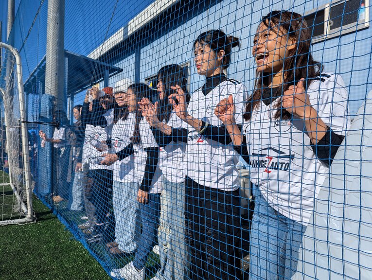 ミャンマー人の応援団　©︎Takashi Kumzaki
