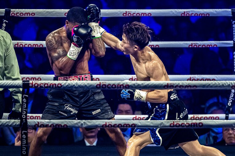 フルトンより大きく見える井上の肉体　©Takuya Sugiyama