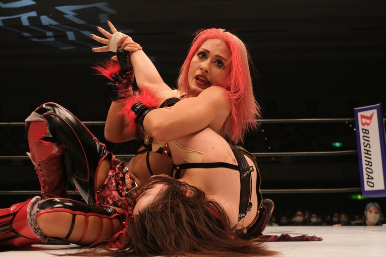 「ジュリアvs鈴季すず」はなぜ“最高に映える”タイトルマッチだったのか？ 試合直後の“姉妹”が明かしたそれぞれの「25分4秒」(61)