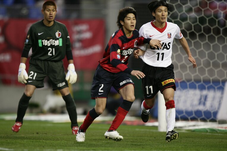 ともに鹿島のゴールを守った曽ヶ端（左）と内田（中央）が2020年に現役を引退することになった　©Tomoki Momozono