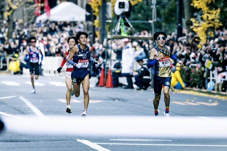 【2025箱根駅伝】最後の最後、「4つ巴」のシード権争いとなった10区　©︎Kiichi Matsumoto