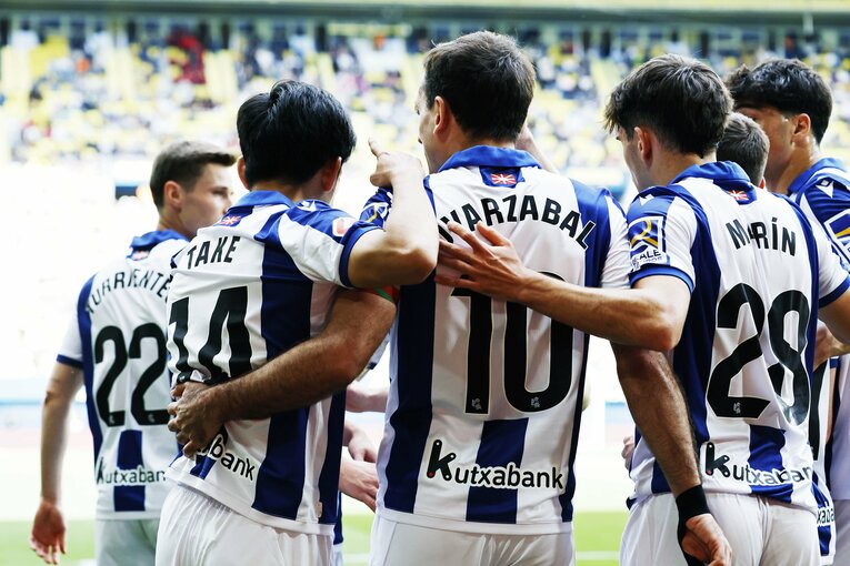 同点ゴール後のセレブレーション。バモス、バモスという久保の声が聞こえてきた