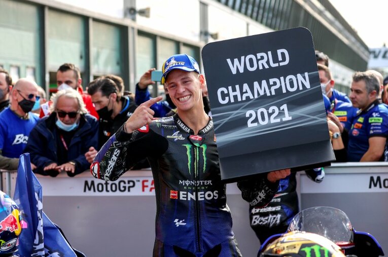 泣いて笑って大忙しの新チャンピオン、クアルタラロ。マルケスとの真っ向勝負が見られそうな来年は彼の真価が問われる ／ photograph by Satoshi Endo