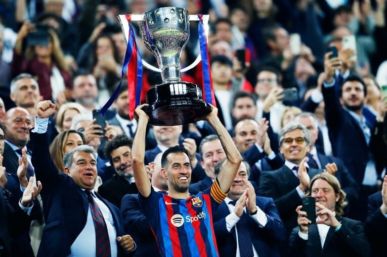 今季9点目！ 久保建英が凄まじい「バルサ撃破ドリブル、ブスケッツ退団・優勝セレモニーが同時に」カメラマンが見た“美しいカンプノウの夜”(47)