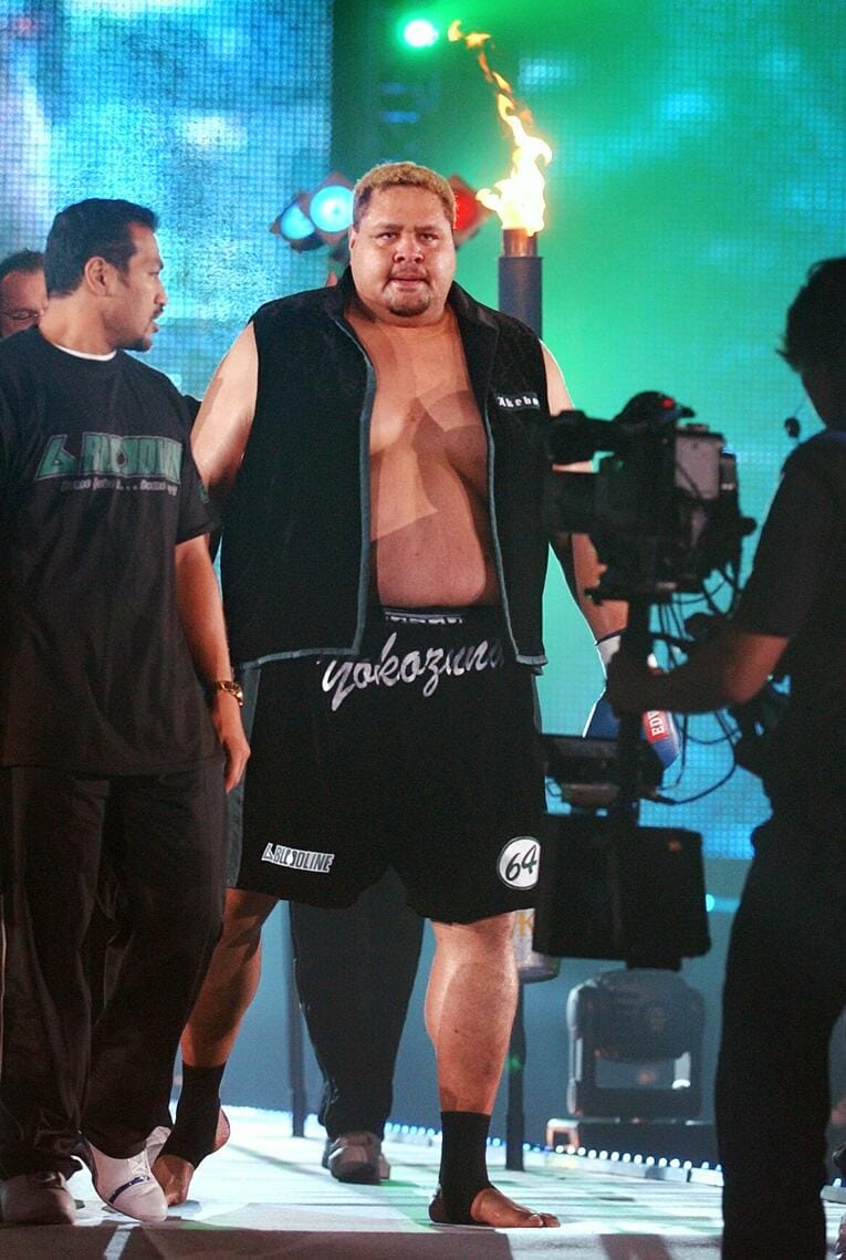 2003年のボブ・サップ戦に入場する曙　©JIJI PRESS