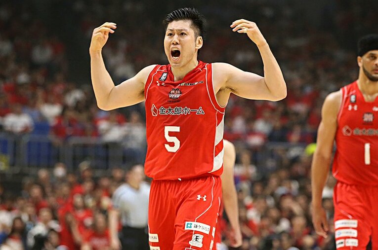 田口成浩と比江島慎はともに来季チーム残留を発表した。田口は千葉に悲願のBリーグ制覇をもたらせるか。 ／ photograph by B.LEAGUE