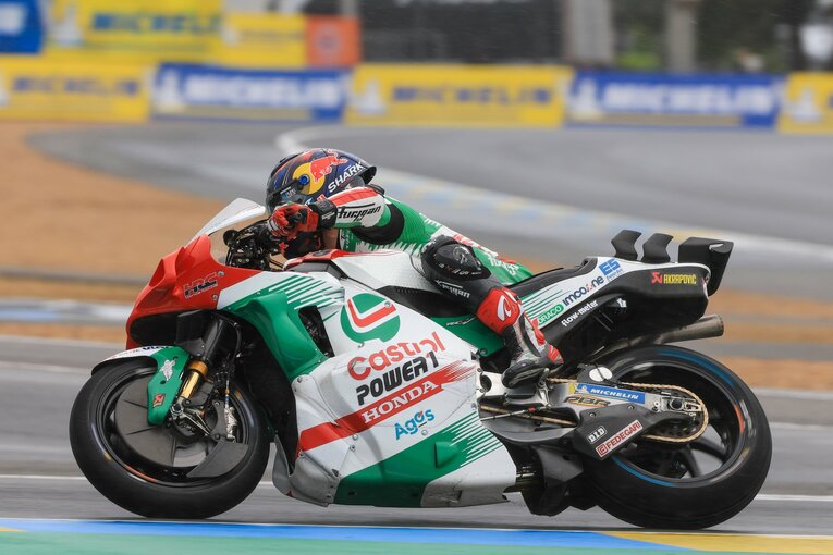 「何が起きたのかわからない」史上最多のル・マン大観衆の前で地元フランスのザルコが独走優勝！ 王者マルケスに大差をつけた“雨中のタイヤ選択”(11)