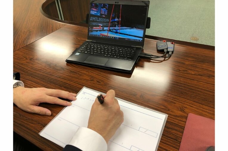 体操採点の様子　©Sports Graphic Number