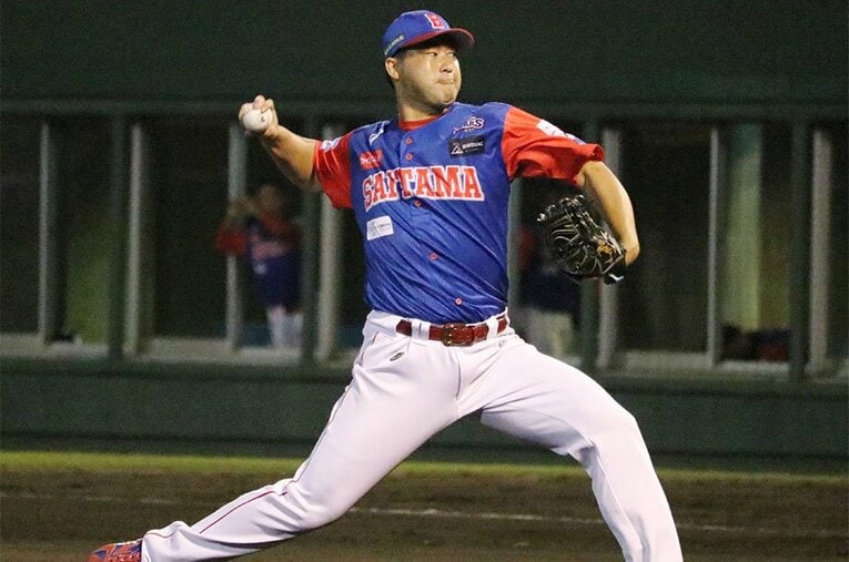 昨季のBCリーグで登板する田澤純一。ドラフト会議では指名されず、台湾球界入りする ／ photograph by JIJI PRESS