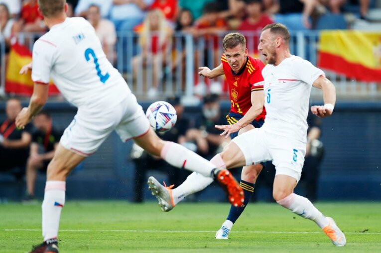 “日本代表が狙うべきスペインの急所”はどこ？ ブスケッツやアセンシオ健在、17歳ガビ急成長で分厚すぎる選手層だが…〈撮影者の証言〉(27)