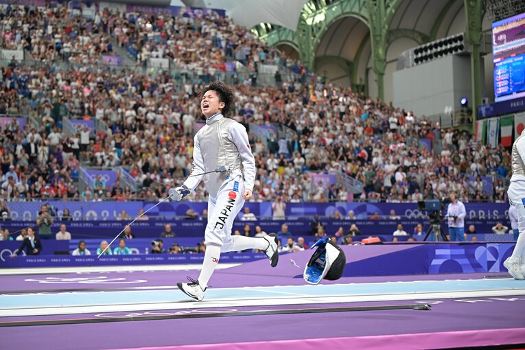 男子フルーレ個人準々決勝、飯村一輝vs.マキシム・ポティ　©Takuya Kaneko/JMPA