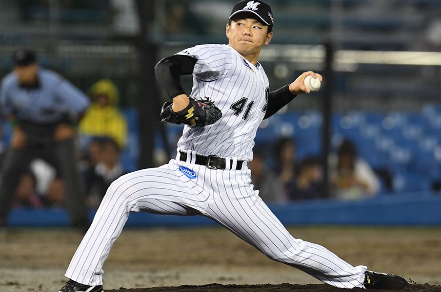 ロッテ成田翔に生きる大先輩の教え。石川雅規「苦手な人を作るな」<Number Web> photograph by NIKKAN SPORTS