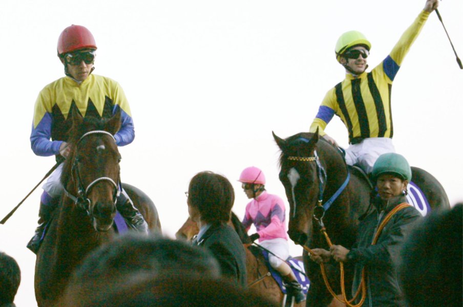 《絶叫の有馬記念》「あのディープが届かない…」無敗の武豊&ディープインパクトが負けた日<Number Web> photograph by KYODO