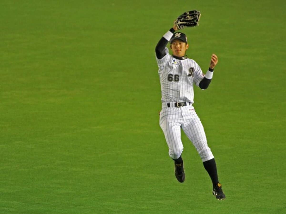 超美技を連発の“魔術師”継承者。ロッテ「岡田幸文伝説」が始まる