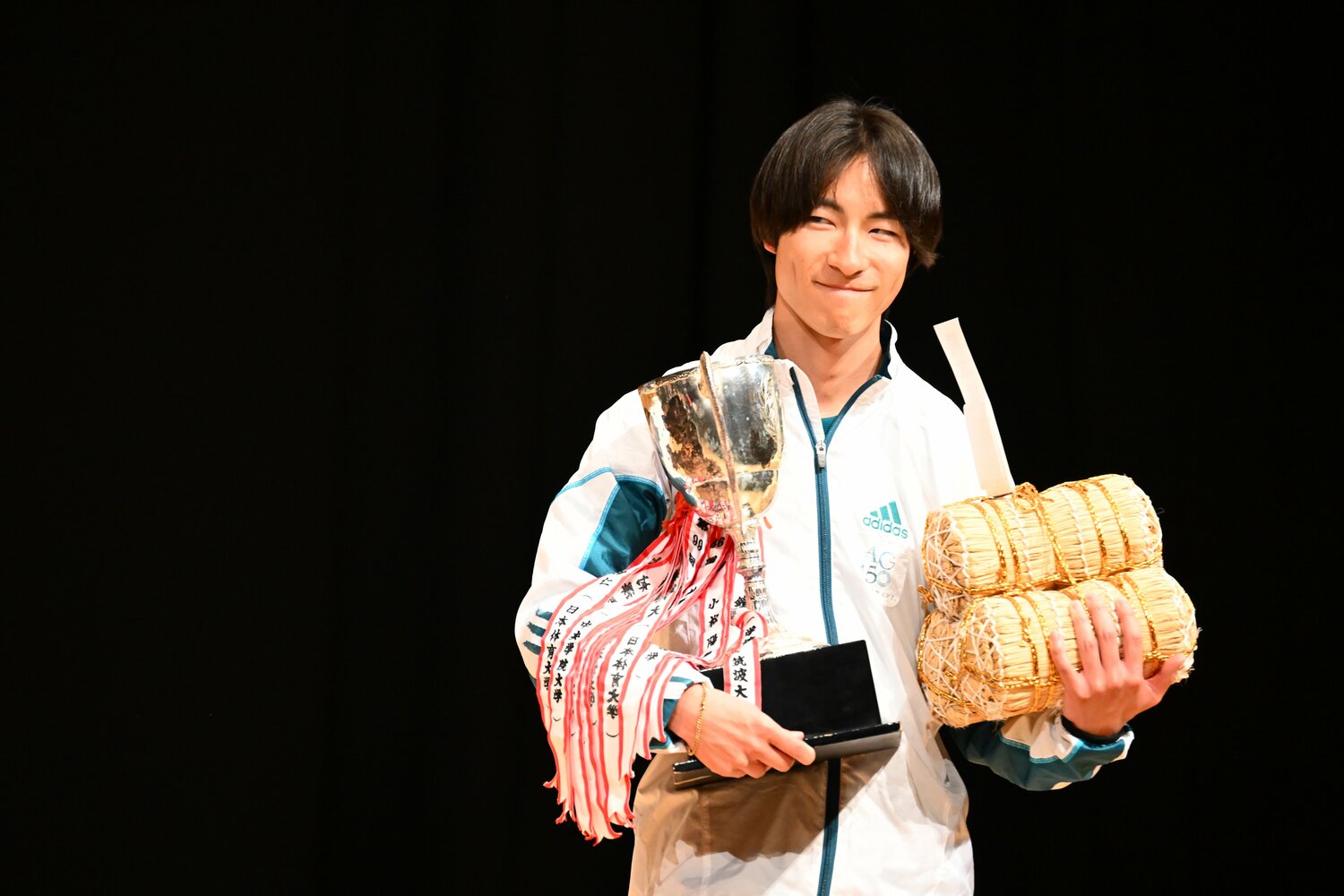 野村は大会MVPと金栗四三杯をW受賞してこの笑顔　©︎JMPA