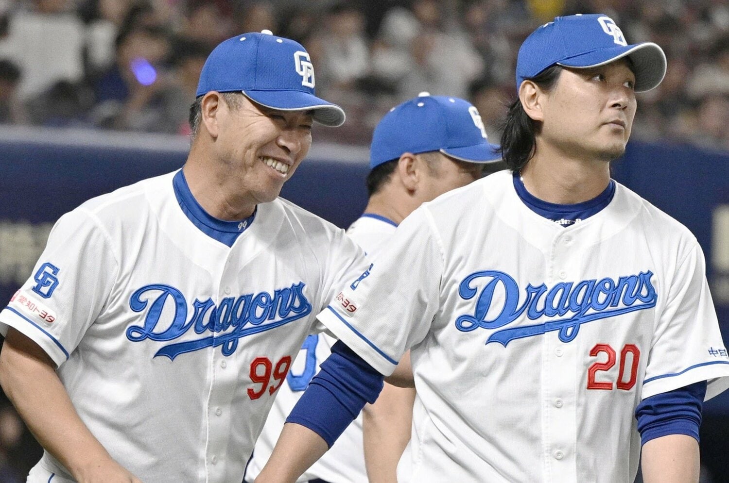 中日・井上一樹監督に密着「選手に怒られるかも…(笑)」星野仙一でも落合博満でもない…“カリスマじゃない男”は3年連続最下位ドラゴンズを再建できるか?<Number Web> photograph by KYODO