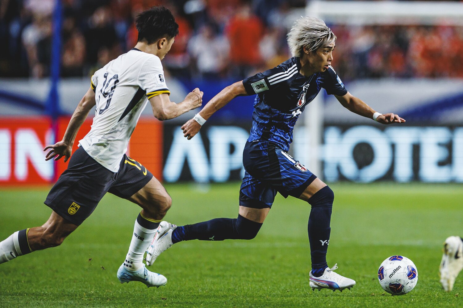 持ち前のスピードで中国の守備陣を切り裂いた　©Kiichi Matsumoto