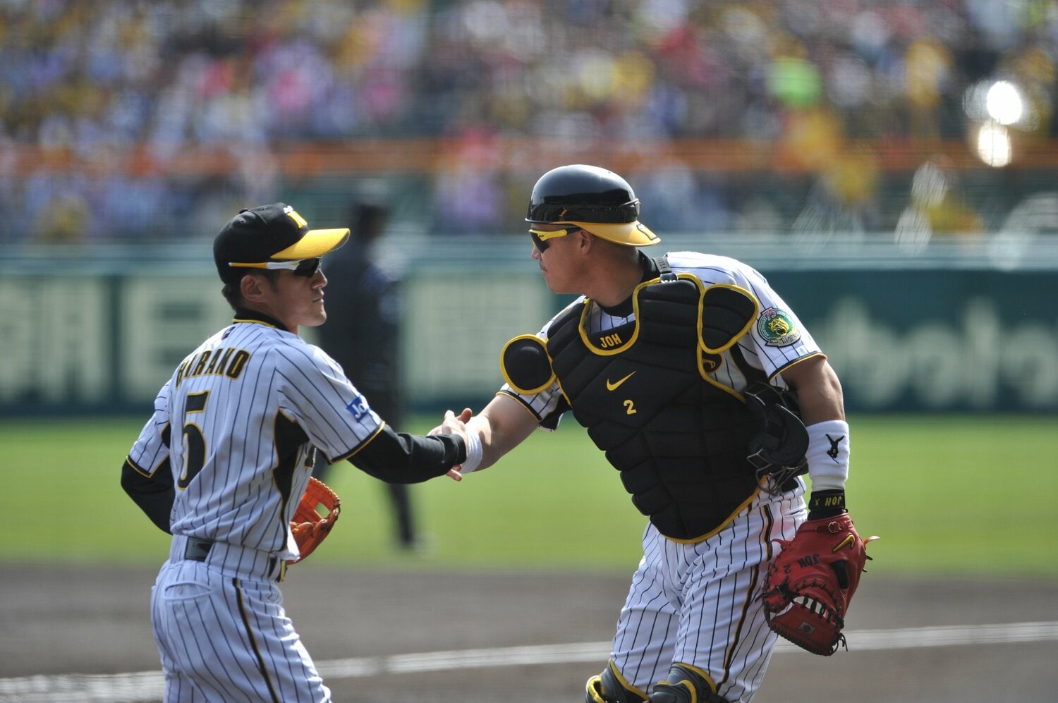 2010年、阪神時代の平野氏（左）　©Hideki Sugiyama