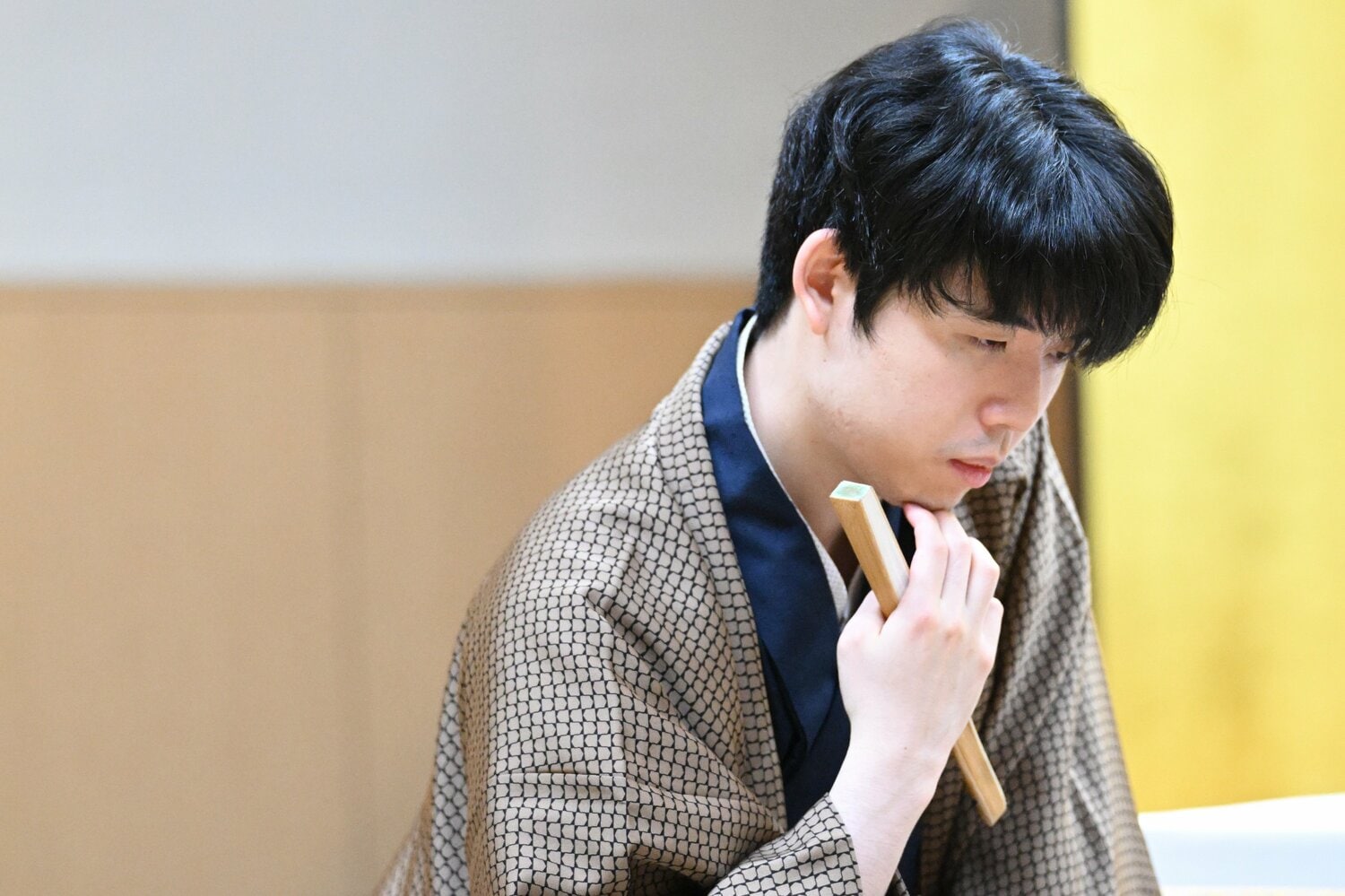 叡王戦第4局、終局後の藤井　©Keiji Ishikawa