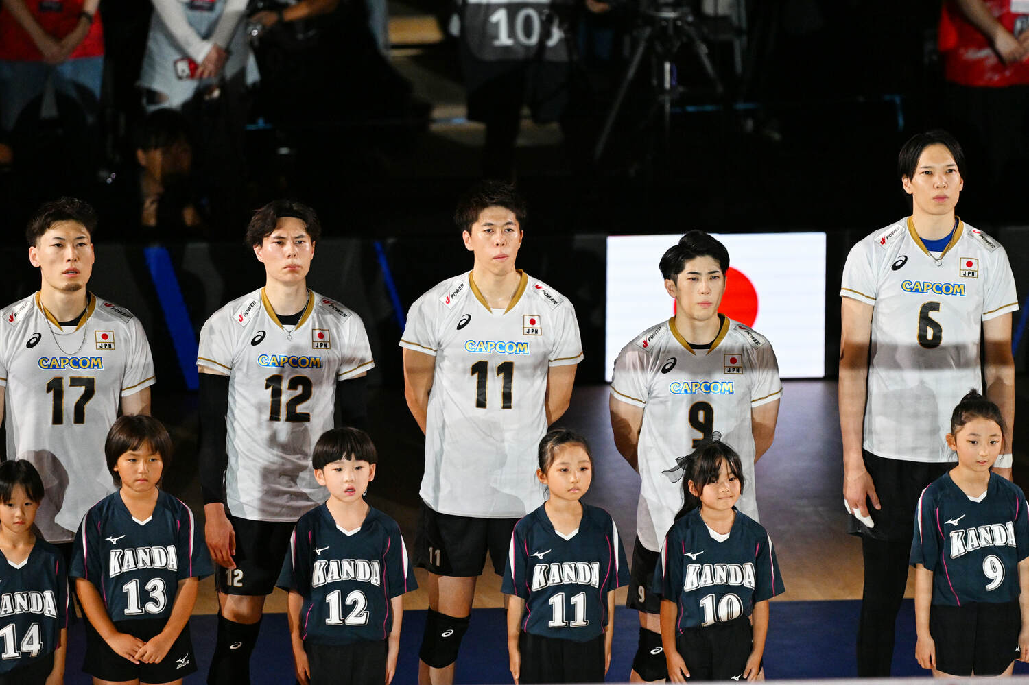 オリンピックの出場権が懸かるアジア選手権に抜擢されたセッター河東祐大（28歳、右から2番目）©︎JVA/AFLO