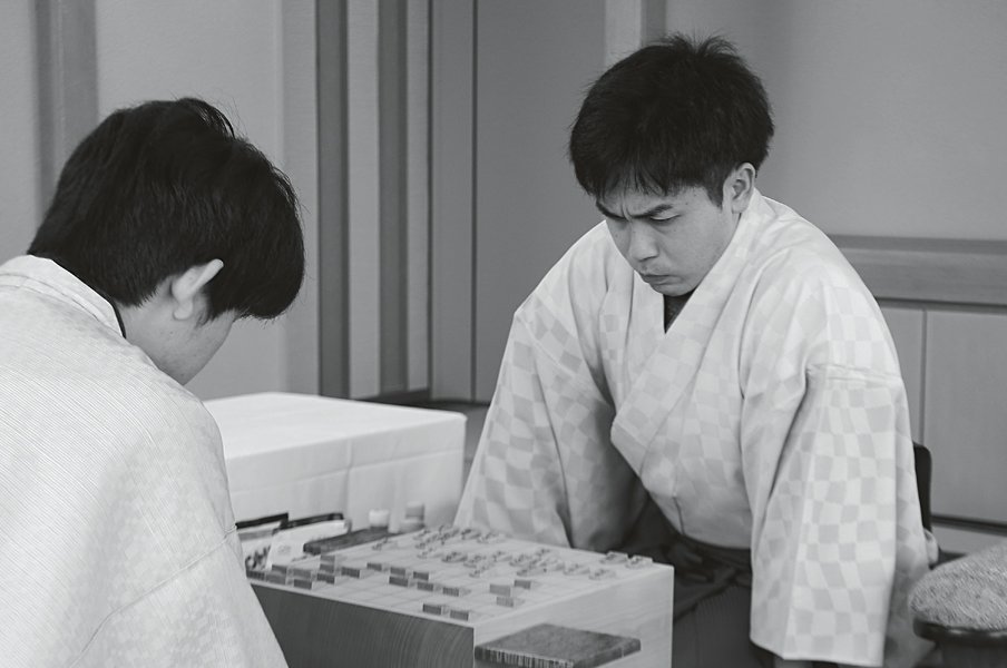 ［同志たちの誌上感想戦］菅井竜也「希望という名の振り飛車」＜Number Web＞ photograph by Japan Shogi Association