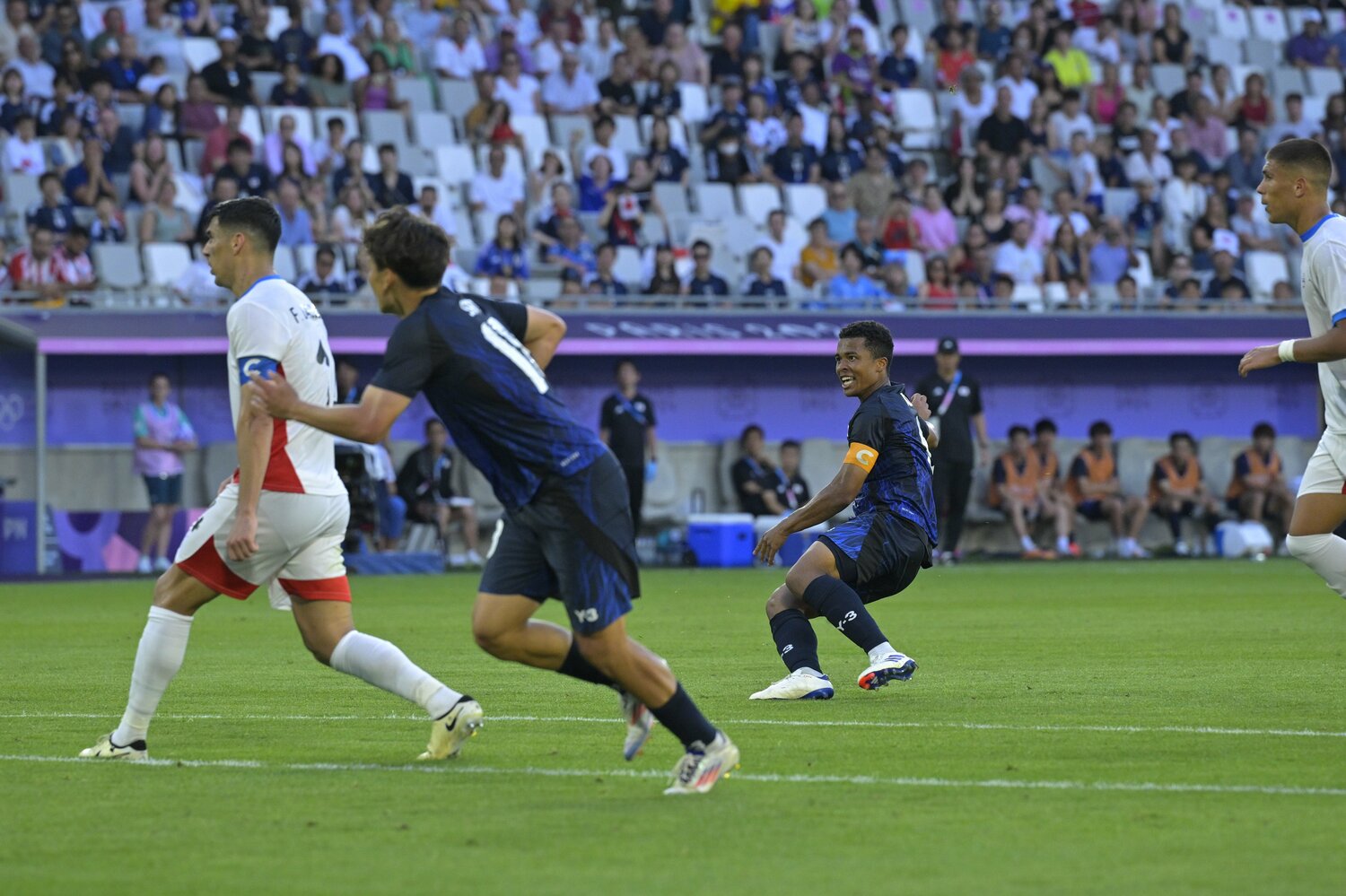 ポジションごとの役割が明確化され、連動性の高いプレーがしばしば見られるようになった ©Koki Nagahama/JMPA