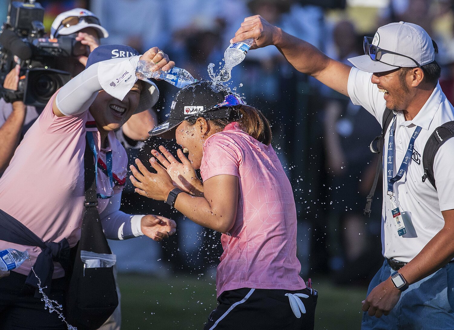 米ツアー6勝目を挙げ、祝福される畑岡奈紗 ©︎ZUMA Press/AFLO