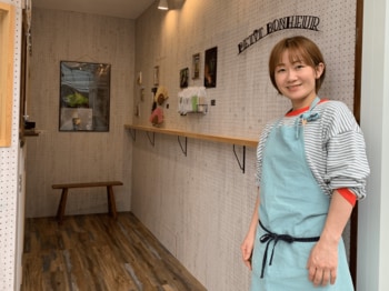 「藍君も来ました」“最強リベロ”佐野優子はなぜ“人気クレープ屋”へ転身した？ 五輪メダリストの第二の人生「バレーと一緒でなかなか極めきれない」＜Number Web＞ photograph by Noriko Yonemushi