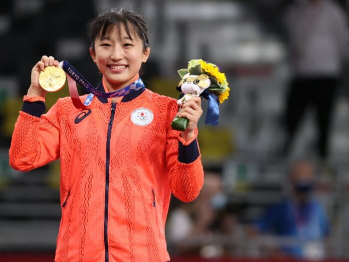 勝ち方がすごすぎる…レスリング金メダル須崎優衣(22)が吉田、伊調を超えた“パーフェクト”な記録とは?〈開会式の旗手でも話題〉<Number Web> photograph by JMPA