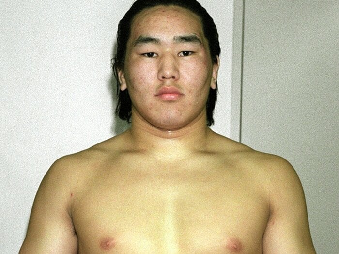 親方が激怒「関取衆、何やってんだ！」朝青龍20歳“伝説の出稽古”、角界に衝撃が走った“モンゴルの異端児”来襲「10人15人と連続でなぎ倒し…」＜Number Web＞ photograph by KYODO