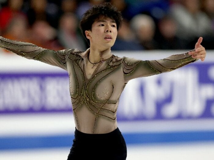 “2年前の脱臼事故”から復活の表彰台…佐藤駿19歳のスケートはどう進化したのか？ 今季も凄いマリニンは「芸術性と創造性を追求する」＜Number Web＞ photograph by Getty Images