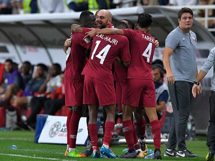 決勝の相手カタールを徹底分析。アリのカウンターを冨安が防ぐ。＜Number Web＞ photograph by Getty Images