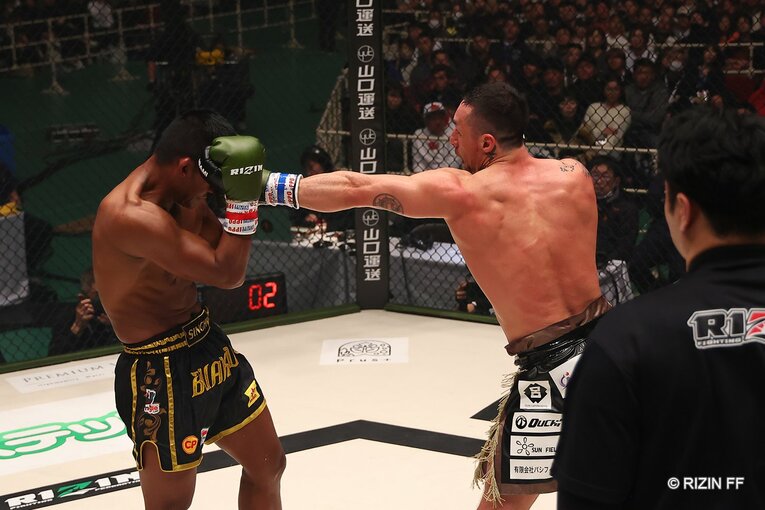 ブアカーオ・バンチャメークvs.木村“フィリップ”ミノル　©RIZIN FF