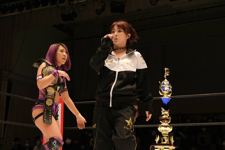 なつぽい（右）がAZMに挑戦表明