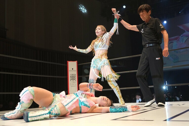 デビュー戦で上谷沙弥に敗れた玖麗さやか　©Essei Hara