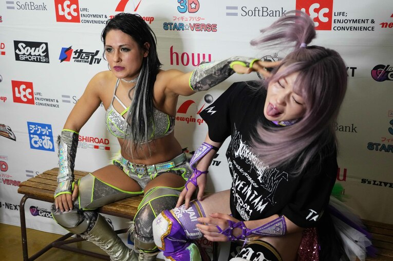 中野たむとのシングルマッチを承諾したジュリア　©Essei Hara